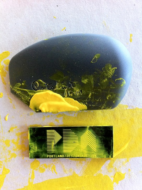 pda-card-stand-paint